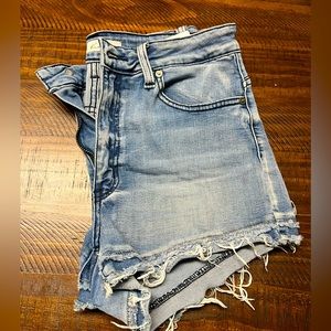KanCan Ultra High Rise Shorts Large distressed ripped frayed cutoff denim jean
